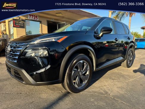 Used 2025 Nissan Rogue SV FWD image 1