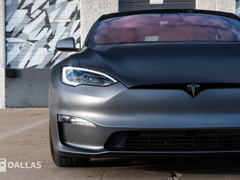 Used 2022 Tesla Model S Plaid image 4