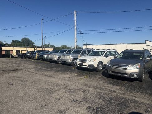 Used 2015 Subaru Forester 2.5i AWD/4WD image 16