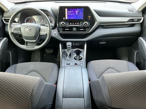 Used 2023 Toyota Highlander L image 12