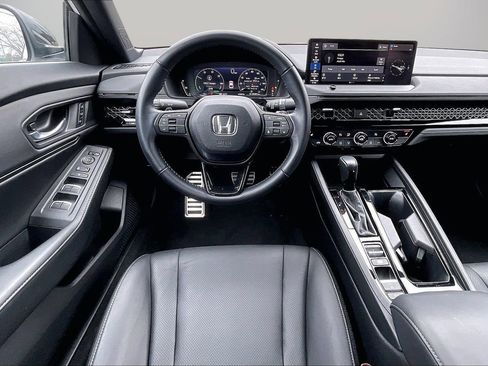 Used 2023 Honda Accord Sport image 12