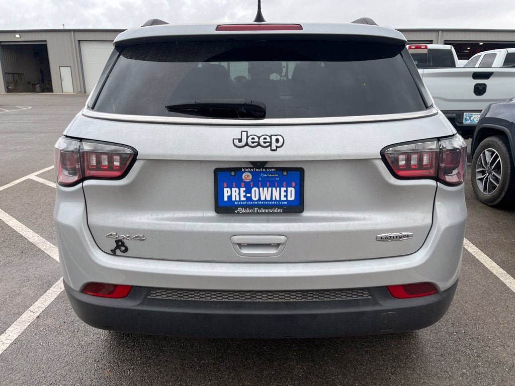 Used 2025 Jeep Compass Latitude AWD/4WD image 6