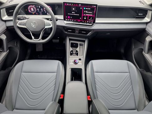 New 2026 Volkswagen Tiguan SE R-Line FWD image 23