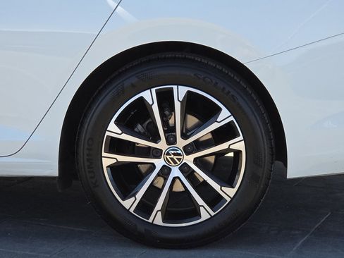 Used 2025 Volkswagen Jetta Sport image 5