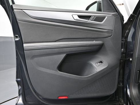 Used 2024 Volkswagen Atlas Cross Sport SE image 18