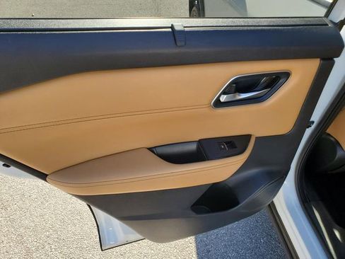 Certified 2023 Nissan Rogue Platinum w/ Platinum Premium Package image 12