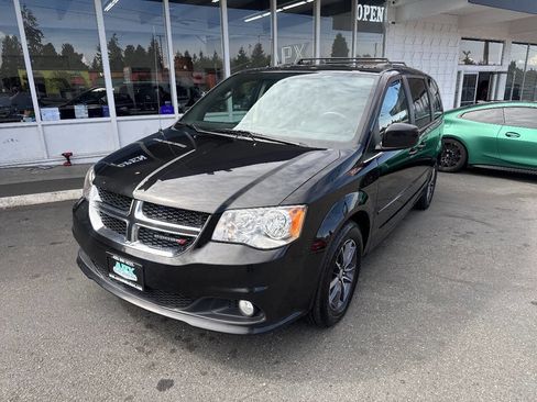 Used 2017 Dodge Grand Caravan SXT FWD image 1