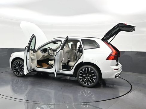 New 2026 Volvo XC60 B5 Ultra w/ Protection Package Premier AWD/4WD image 32