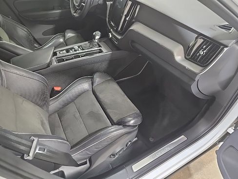 Used 2018 Volvo XC60 T6 R-Design w/ Convenience Package image 22