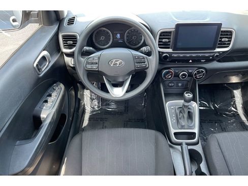 Used 2021 Hyundai Venue SE FWD image 17