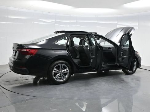 Used 2024 Volkswagen Jetta SE FWD image 4