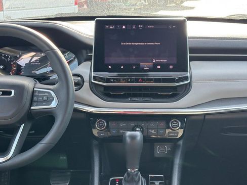 Used 2023 Jeep Compass Limited image 13