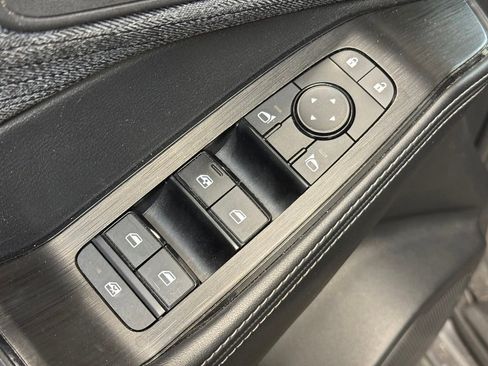 Used 2023 Nissan Rogue SV AWD/4WD image 9