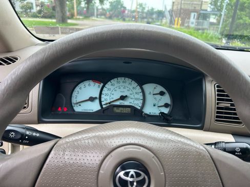 Used 2004 Toyota Corolla LE FWD image 8