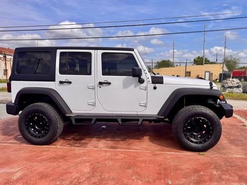 Used 2017 Jeep Wrangler Unlimited Sport w/ Quick Order Package 24S AWD/4WD image 4