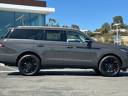 New 2026 Lincoln Navigator Black Label AWD/4WD image 2