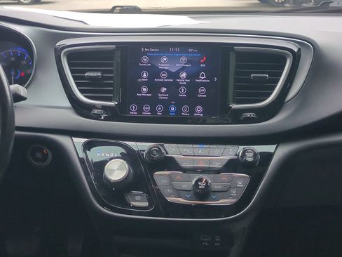 Used 2020 Chrysler Pacifica Touring w/ Advanced Safetytec Group FWD image 20