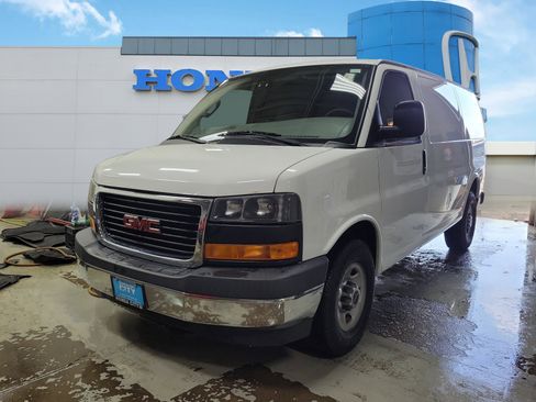 Used 2017 GMC Savana 2500 RWD image 2
