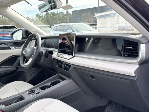 New 2026 Volkswagen Tiguan SE image 21