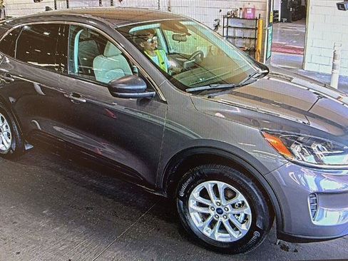 Certified 2022 Ford Escape SE AWD/4WD image 2
