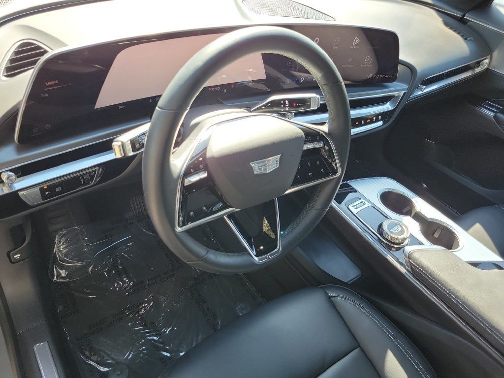 Used 2024 Cadillac Lyriq Tech RWD image 24