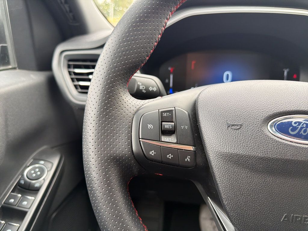 Used 2025 Ford Escape ST-Line AWD/4WD image 15