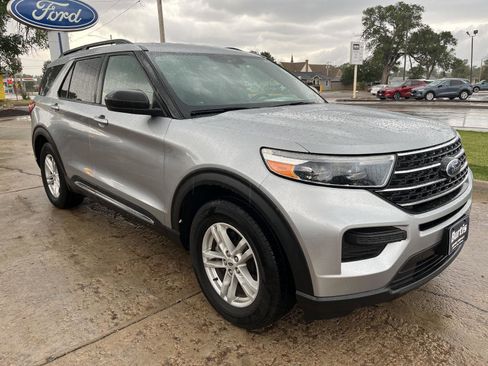 Used 2020 Ford Explorer XLT RWD image 4
