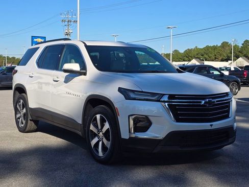 Used 2023 Chevrolet Traverse LT w/ LT Premium Package image 7