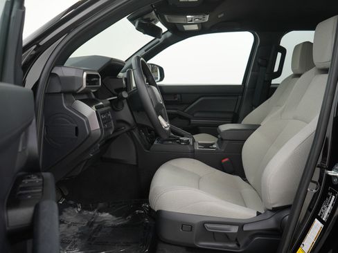 Used 2025 Toyota 4Runner SR5 image 18