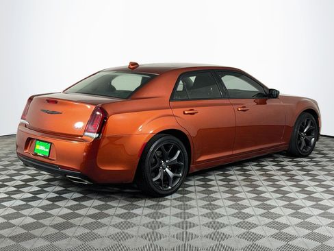 Used 2020 Chrysler 300 Touring w/ Sport Appearance Package RWD image 8