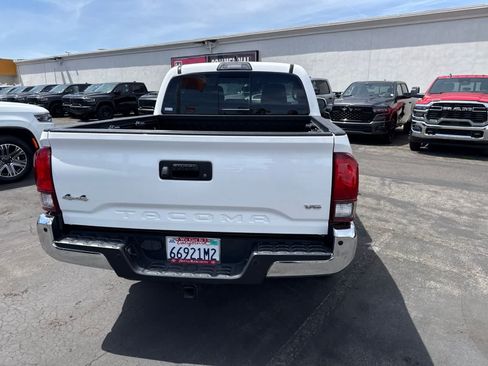 Used 2018 Toyota Tacoma SR5 AWD/4WD image 15