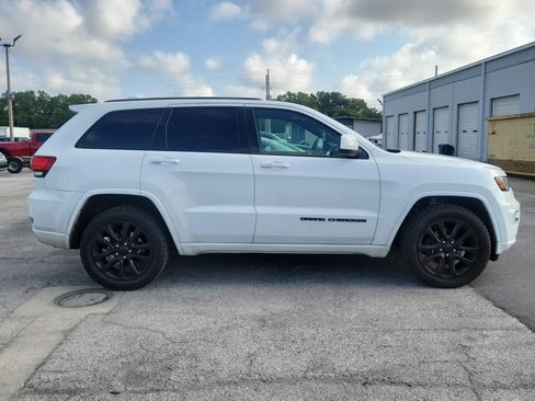Used 2020 Jeep Grand Cherokee Altitude AWD/4WD image 8