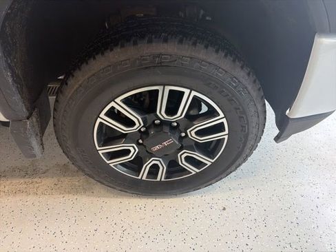 Used 2022 GMC Sierra 2500 AT4 w/ AT4 Preferred Package image 14