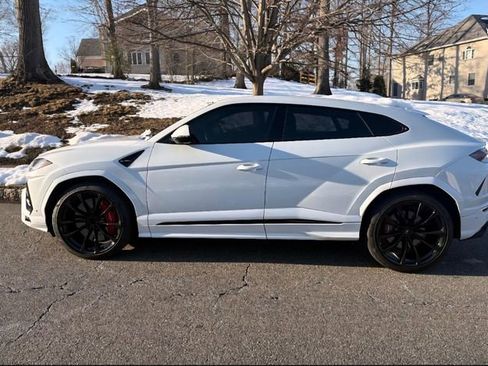 Used 2022 Lamborghini Urus image 7