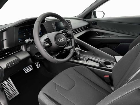 Certified 2025 Hyundai Elantra Sport FWD image 14
