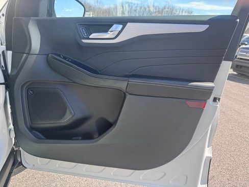 Used 2026 Ford Escape Platinum w/ Premium Technology Package image 25