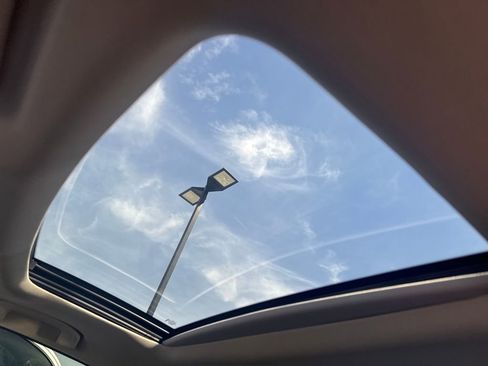 Used 2017 Nissan Maxima Platinum w/ Interior Lighting Package image 22