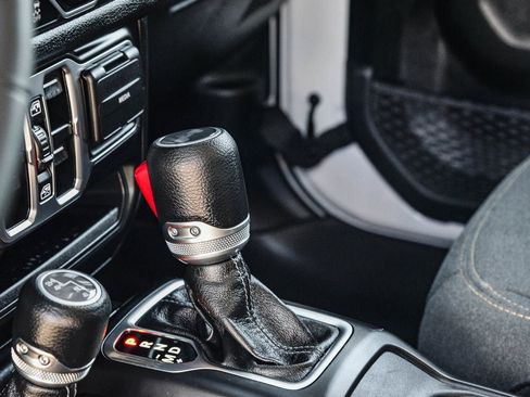 Used 2024 Jeep Wrangler Sport S image 22