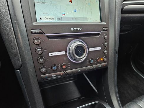 Used 2017 Ford Fusion Titanium image 22