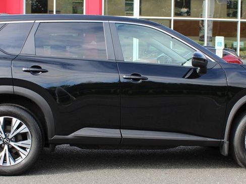 Certified 2022 Nissan Rogue SV image 9