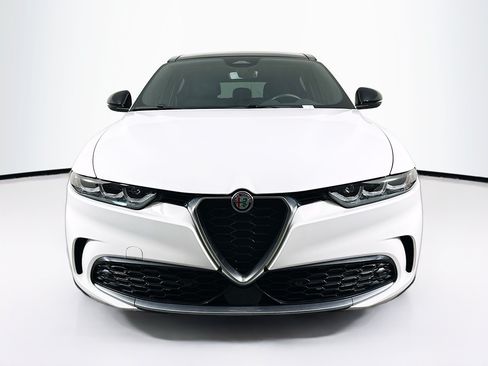 Used 2024 Alfa Romeo Tonale Ti w/ Premium Interior Package AWD/4WD image 2