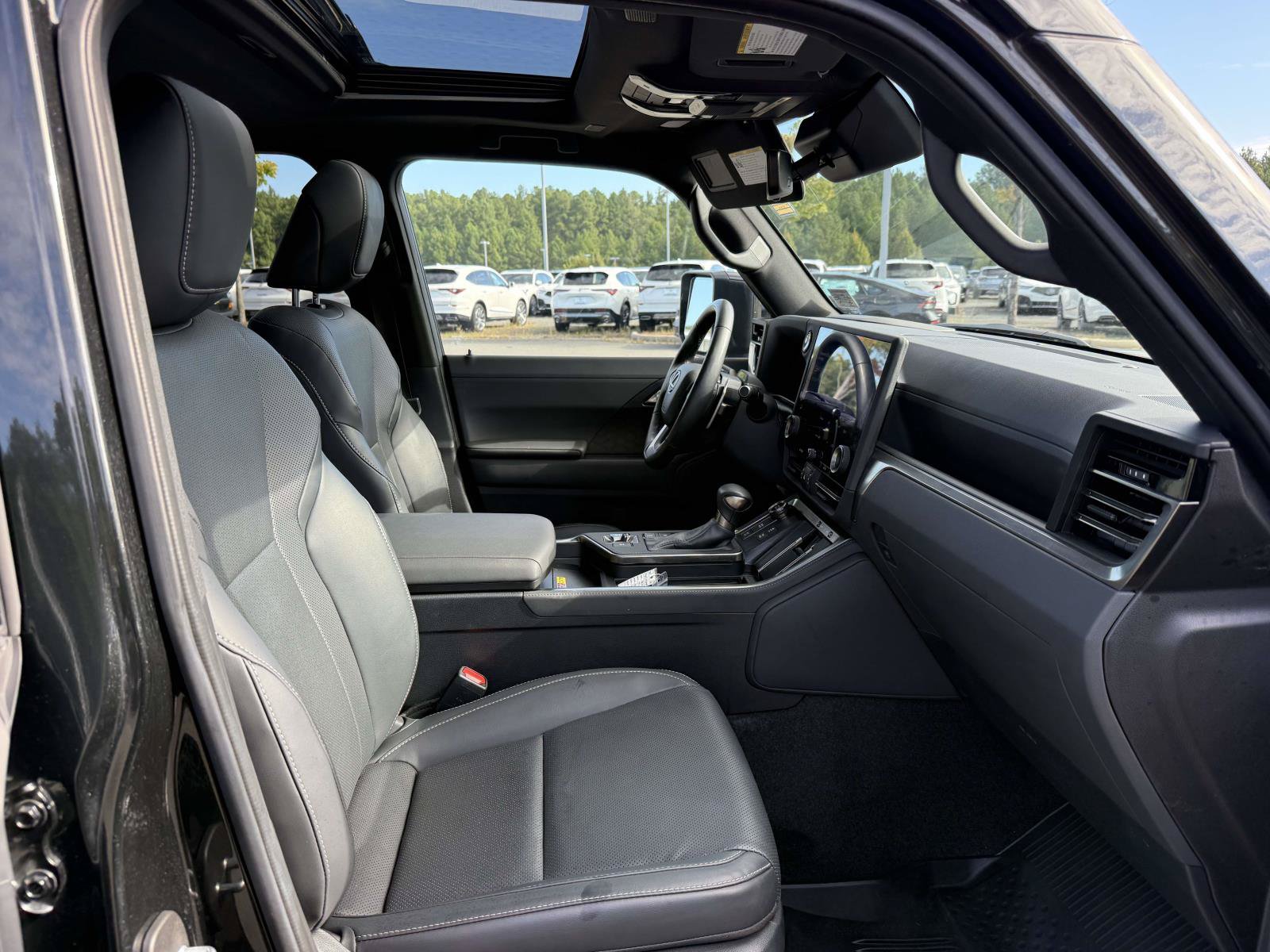 Used 2024 Lexus GX 550 w/ Accessory Package (Z1) AWD/4WD image 14