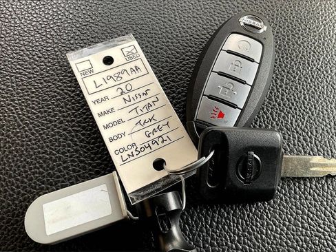 Used 2020 Nissan Titan SV w/ SV Convenience Package image 28