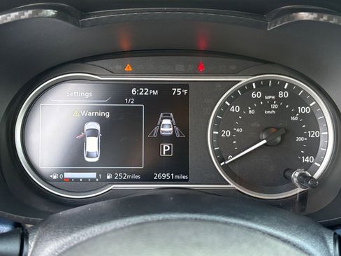 Used 2025 Nissan Versa SV image 38