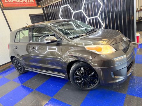 Used 2011 Scion xD Hatchback 4D image 5