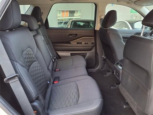 Certified 2024 Nissan Pathfinder SV image 27