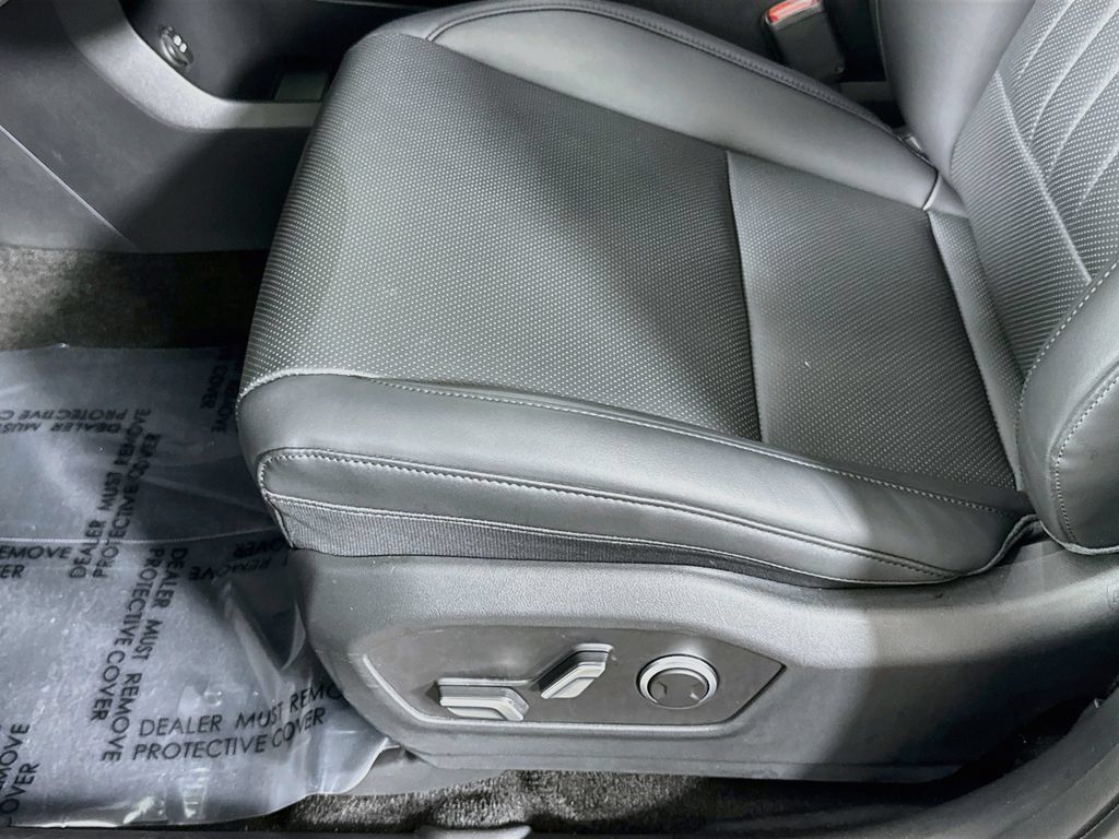 Used 2026 Hyundai Santa Fe SEL AWD/4WD image 15