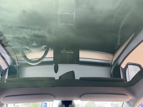 Used 2023 Tesla Model Y Performance image 23