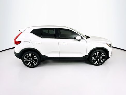 Used 2023 Volvo XC40 B4 Plus w/ Driver Assist Package FWD image 10
