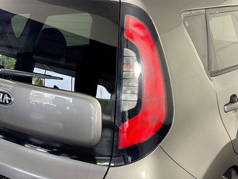 Used 2018 Kia Soul image 32